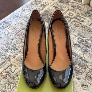Mootsies Tootsies Black Patent Leather Round-Toe Pumps